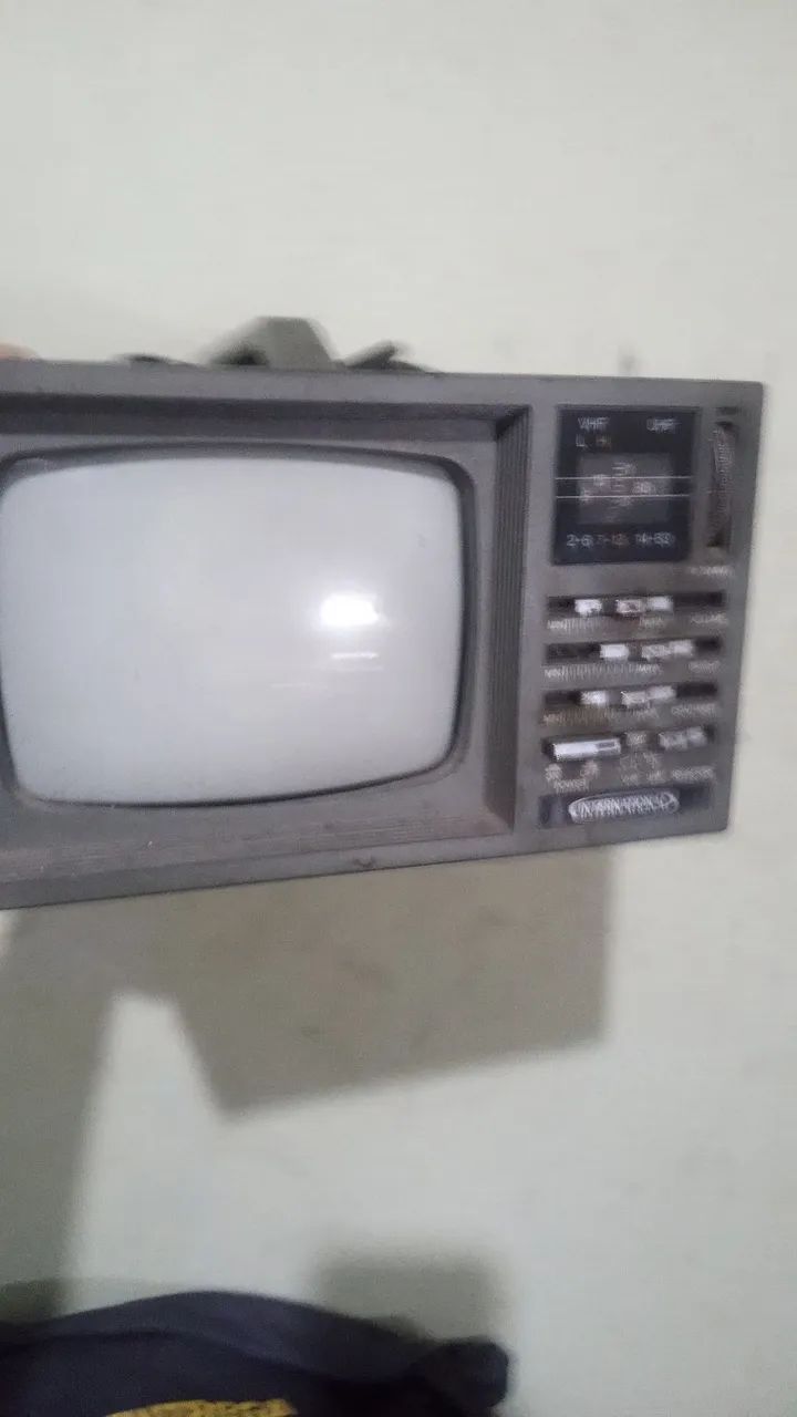 Tv Deluxe AM FM funcionando perfeitamente  - Foto 3