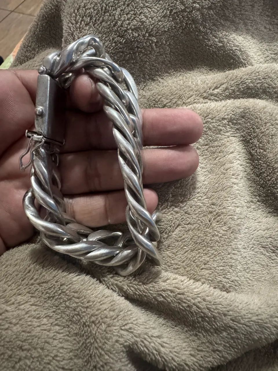 Pulseira grossa de prata 