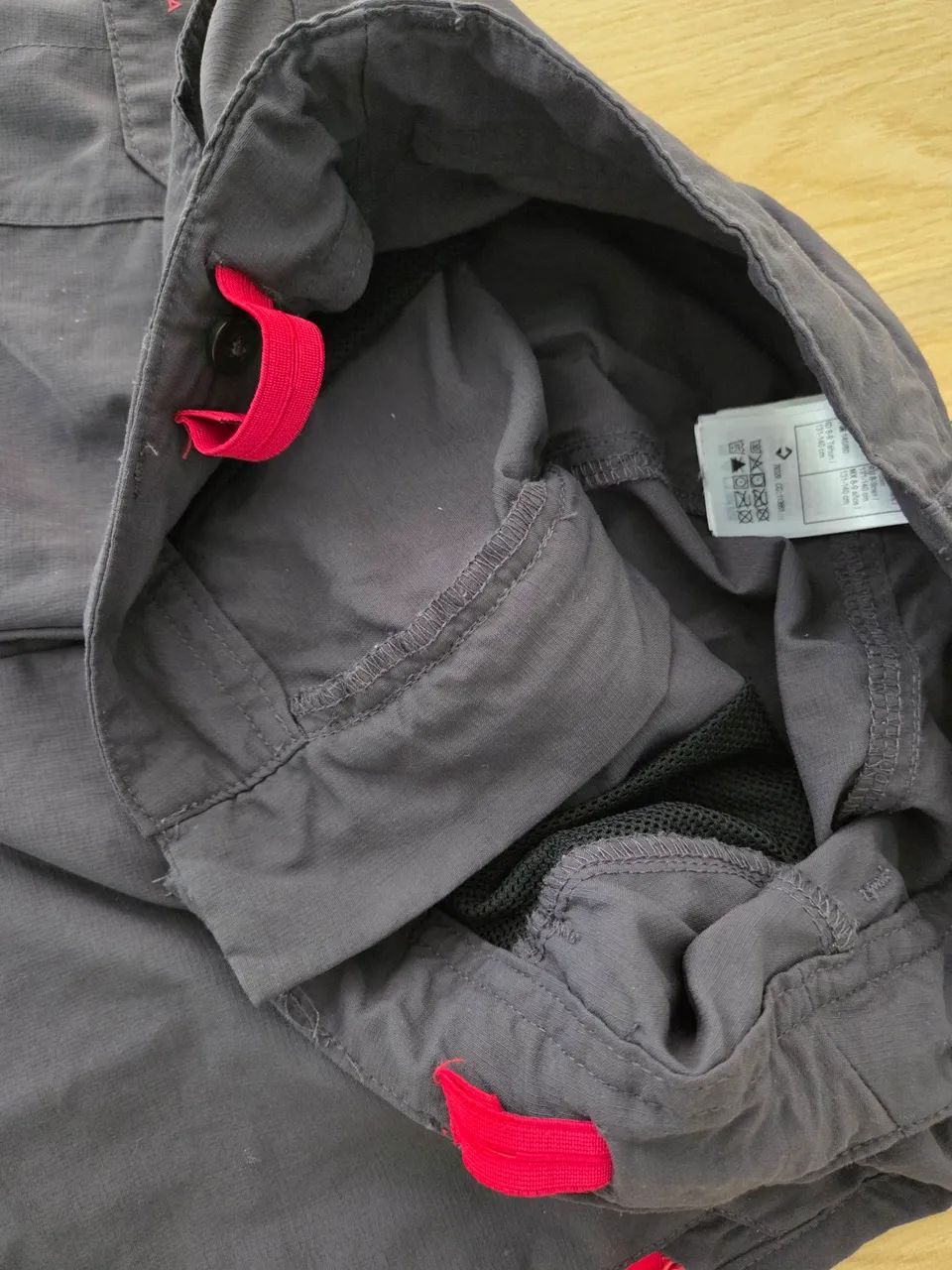 calça de trilha modular quechua infantil 8/9a - Foto 4