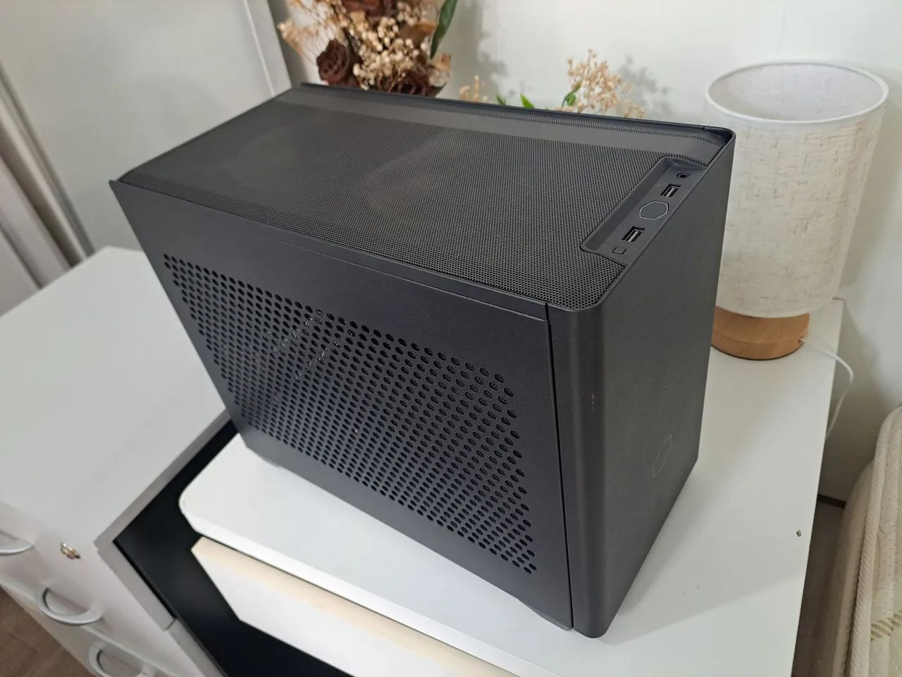 Gabinete Mini ITX Coolermaster NR200 