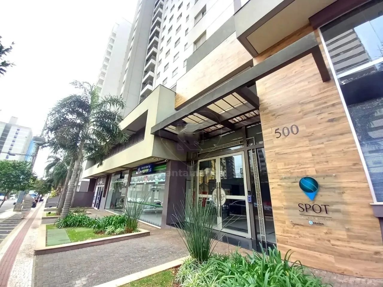 Apartamento para venda e locação no Edifício Spot Centro Residence com 2 quartos na Região