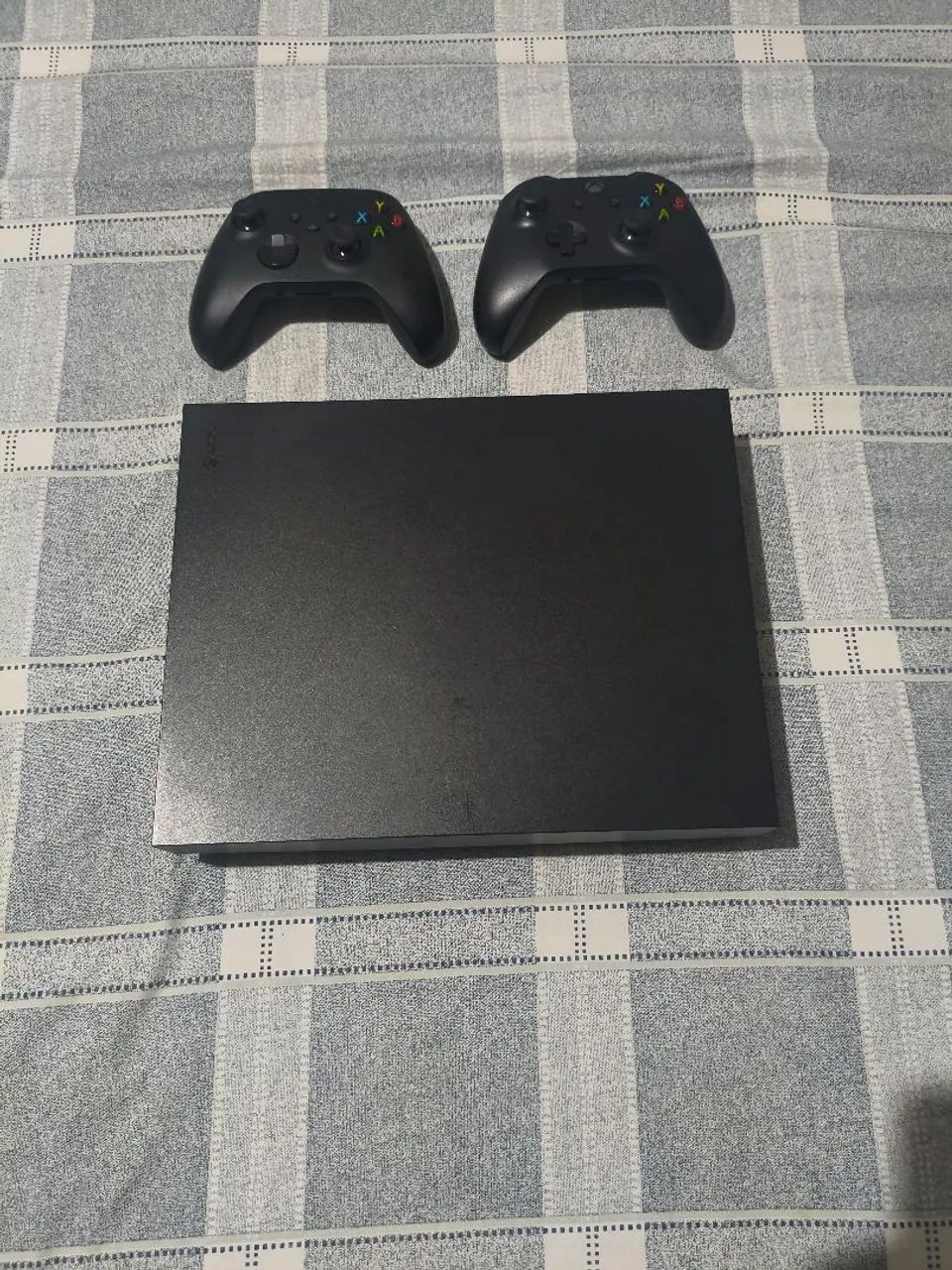 Xbox onex 1TB de memória + 2 controles  - Foto 2