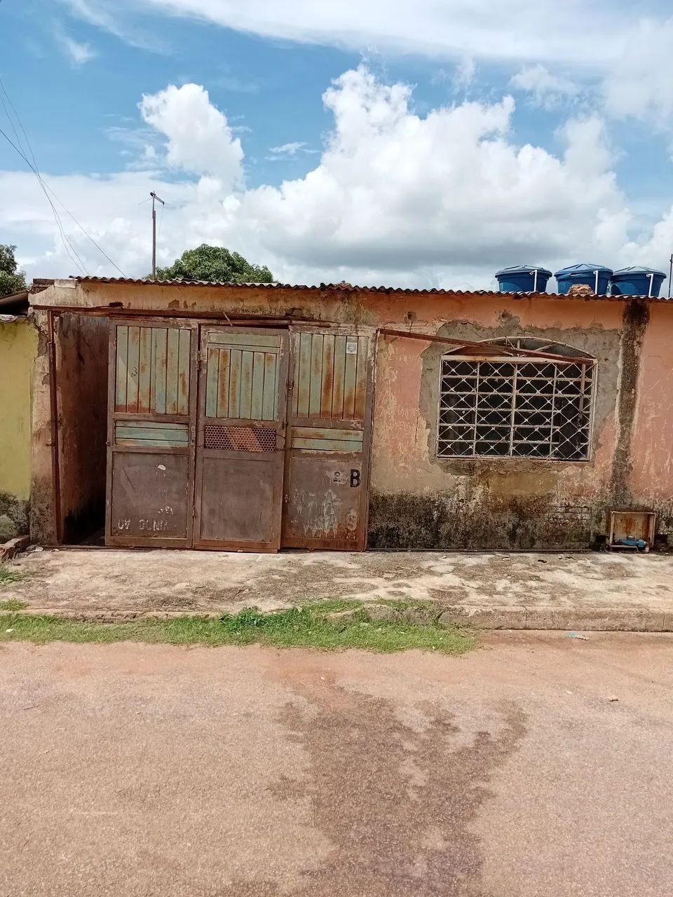 Vendo ou troco casa em águas lindas 