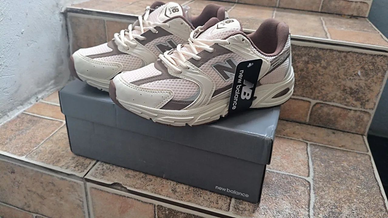 New Balance 530 Off White e Chocolate - Foto 4