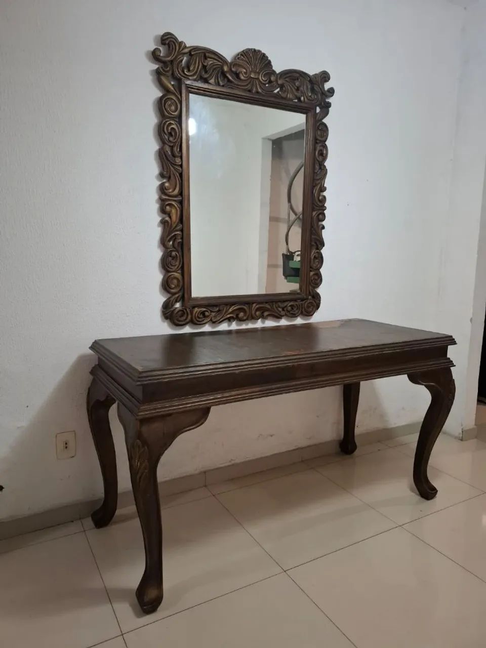 Aparador/console de madeira com espelho