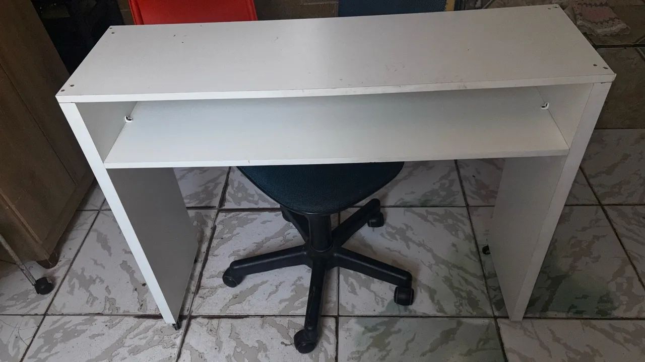 VENDE-SE MESA NAIL DESIGNER 