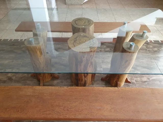 Mesa de tronco e raiz de árvore + 2 bancos. Pura arte!!!!! - Foto 2