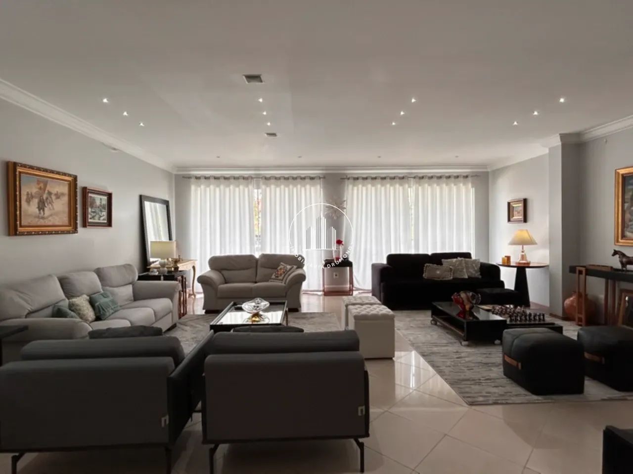 Casa 5 Dormitórios, Sendo 2 Suites