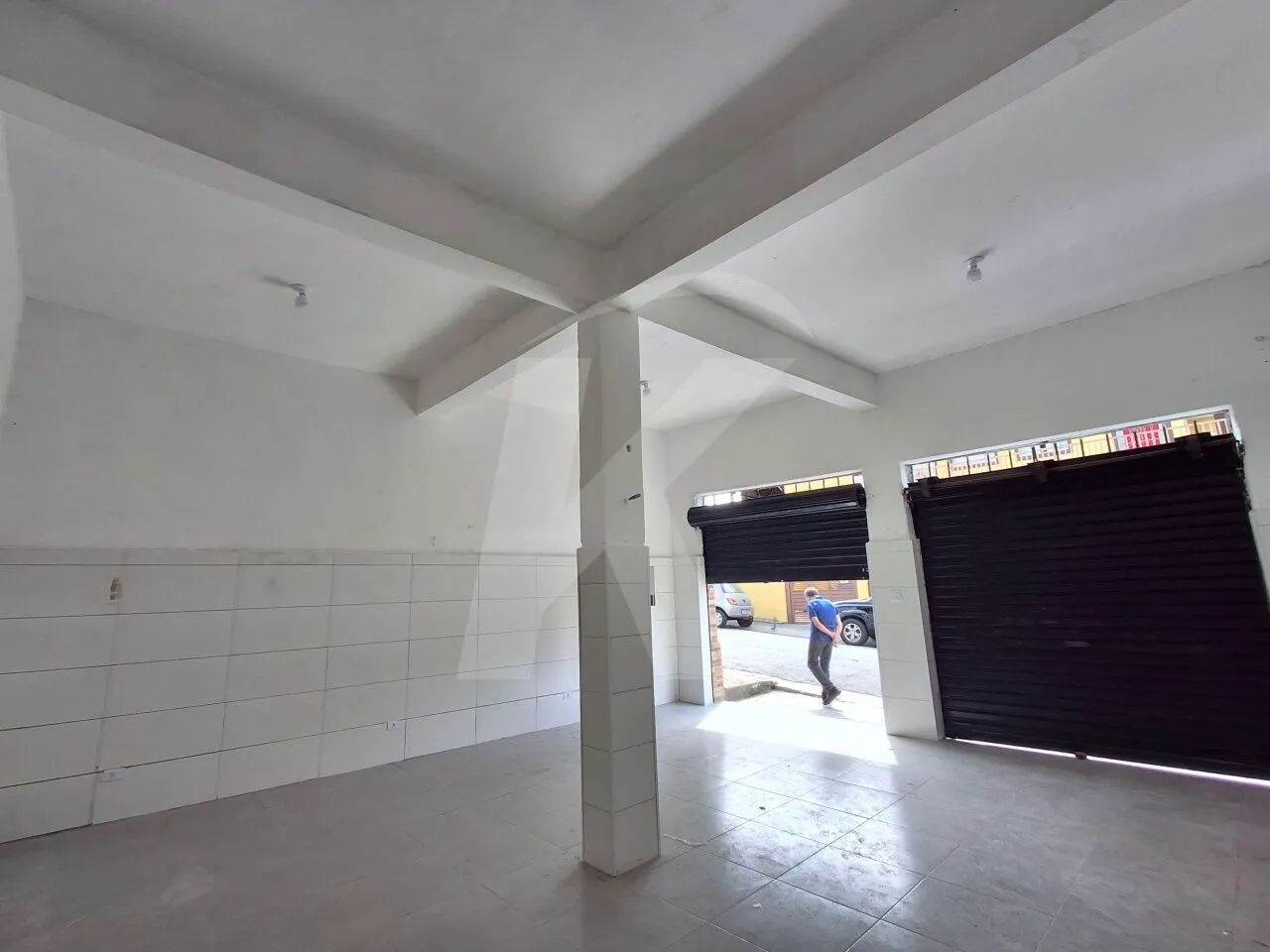 Salão comercial com banheiro - Foto 2