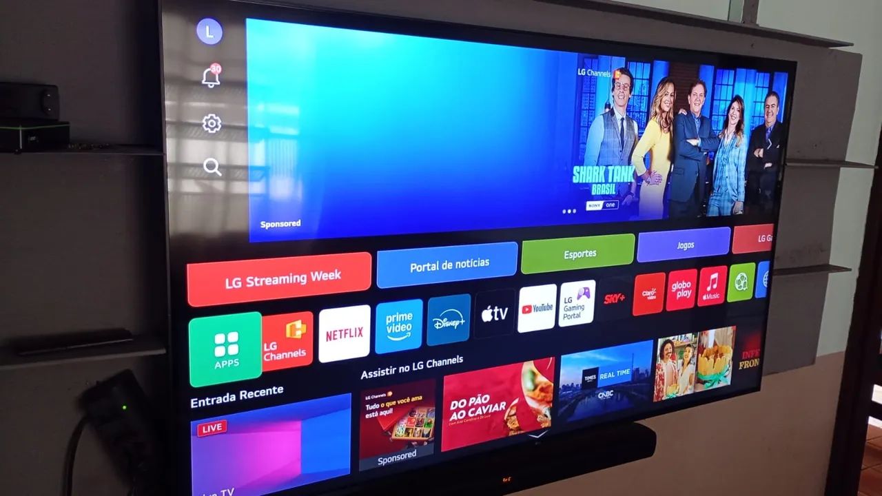 Vendo ou troco Tv LG smart 65 polegadas 4k  - Foto 2