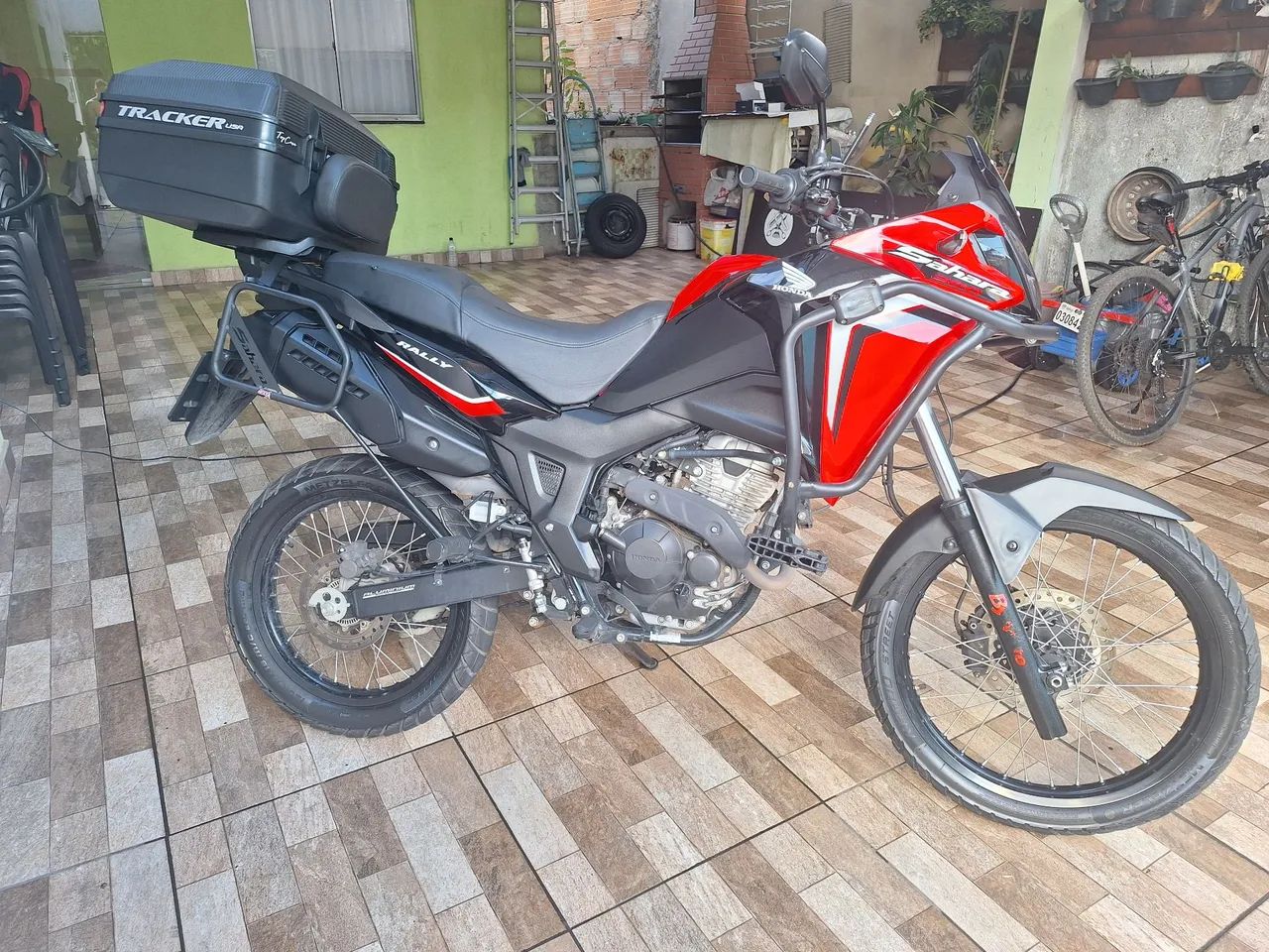 Sahara 300 2024 equipada e Impecável.  