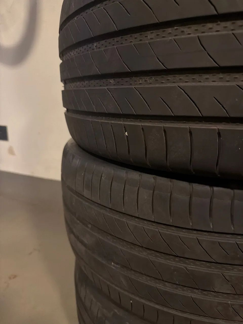 Pneu aro 19  Delinte 235/35/19  - Foto 2