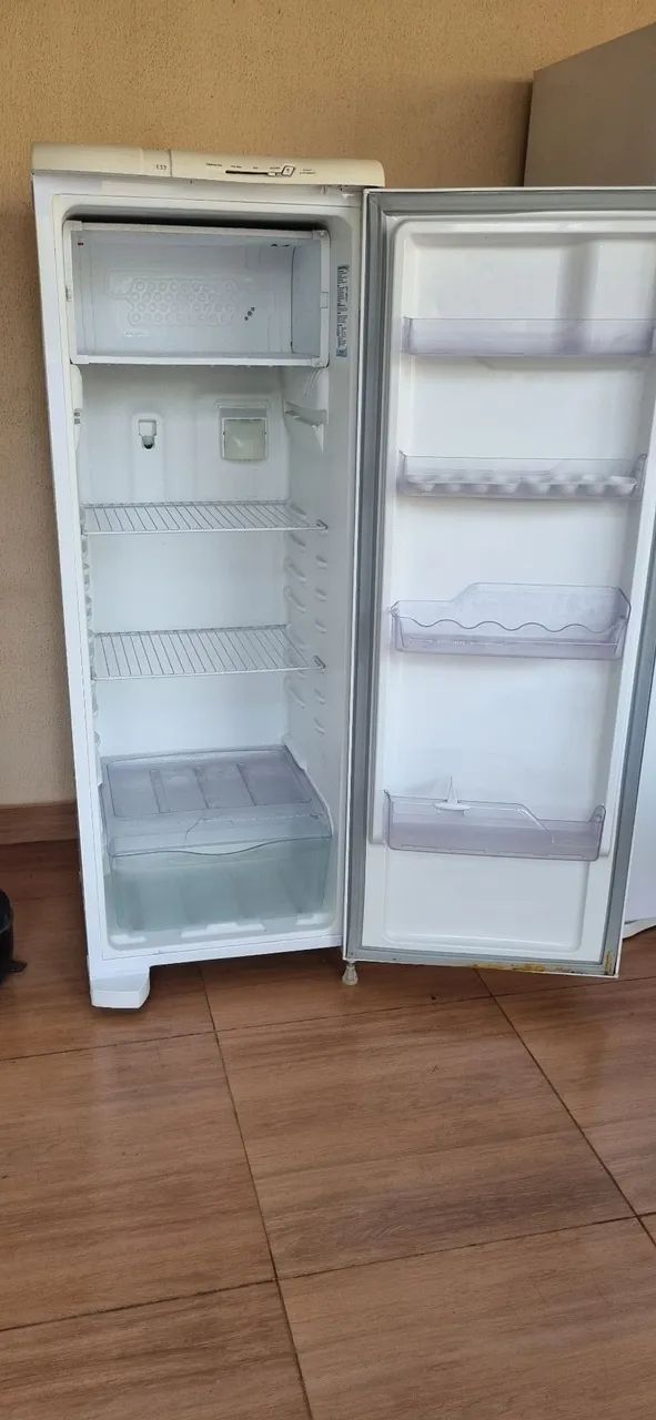 Vendo Geladeira Eletrolux  - Foto 2