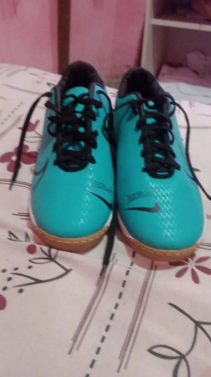 VENDO CHUTEIRA SOCIÉTÉ NIKE  - Foto 2