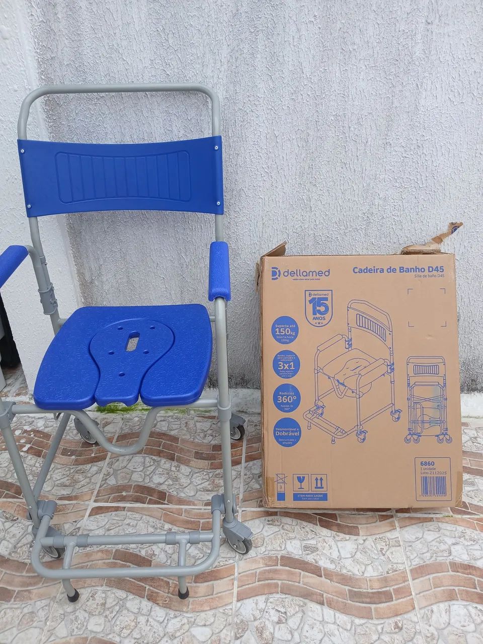 Vendo uma cadeira de roda de banho nova. - Foto 3