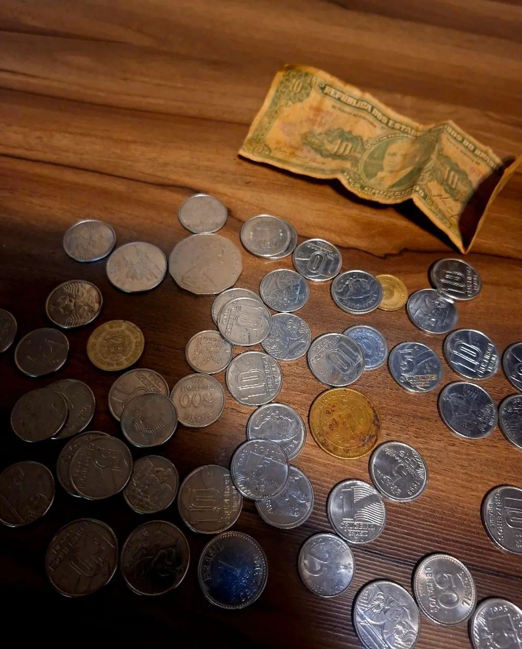 Moedas selos e ficha telefônica antiga  - Foto 3