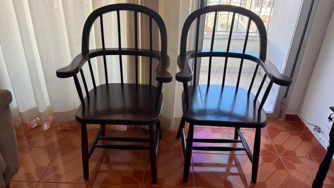 Lote cadeira de balaço poltrona cadeira escrivaninha  - Foto 5