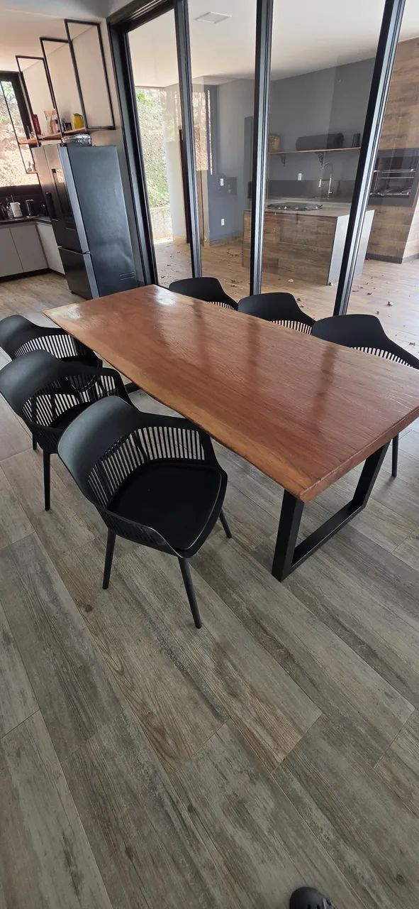 Mesa Rústica de Madeira Maciça 