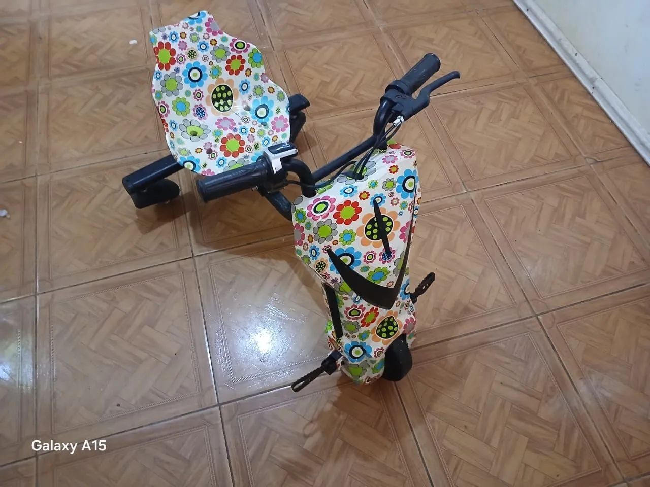 Triciclo elétrico em ótimo estado