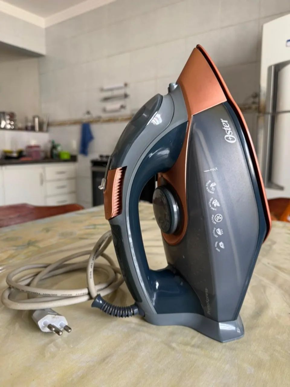 Ferro de passar Oster 220V - Foto 3