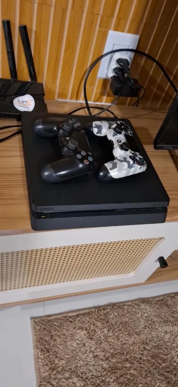 PS4 SLIM 1TB 2 CONTROLES - Foto 2