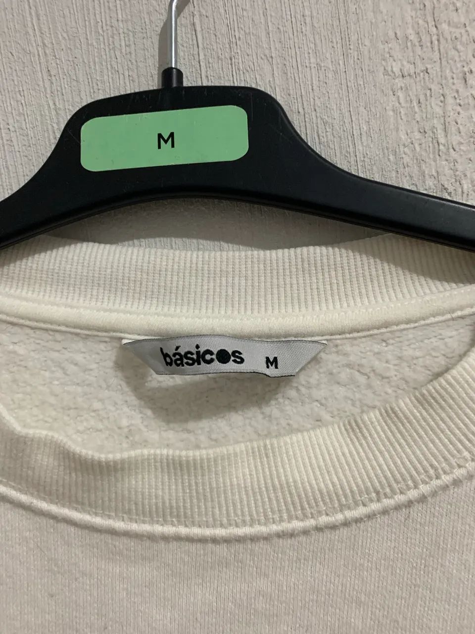 3 moletons um preto,branco e bege tam M  - Foto 4