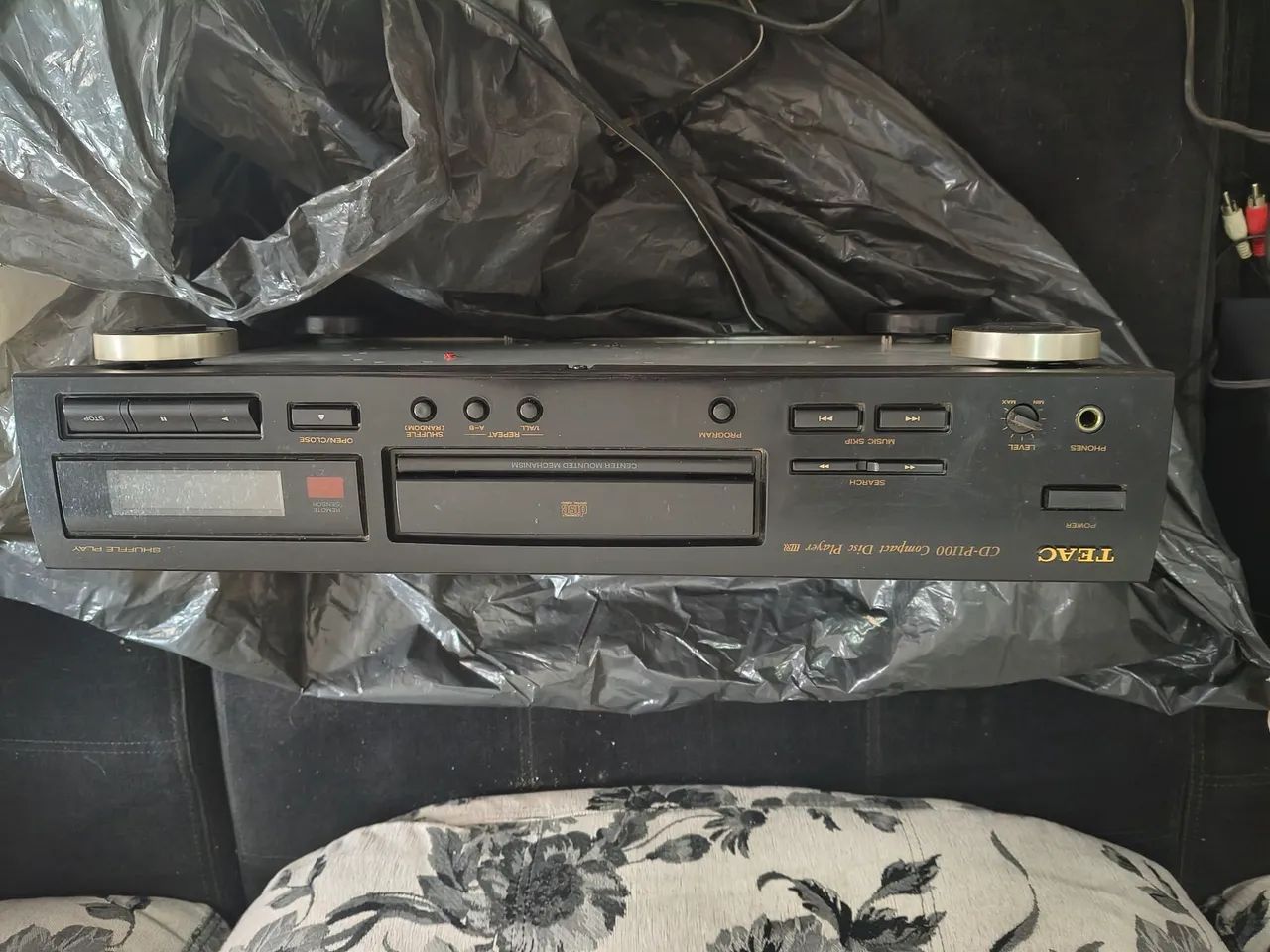 CD PLAYER TEAC - MODELO CD-P1100 DE COR PRETA  - Foto 2