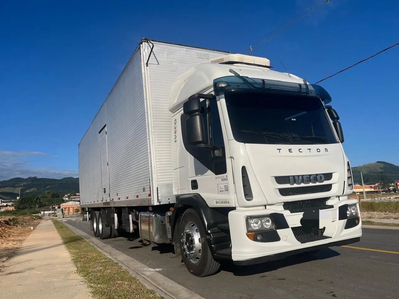 Caminhão baú Iveco  - Foto 4