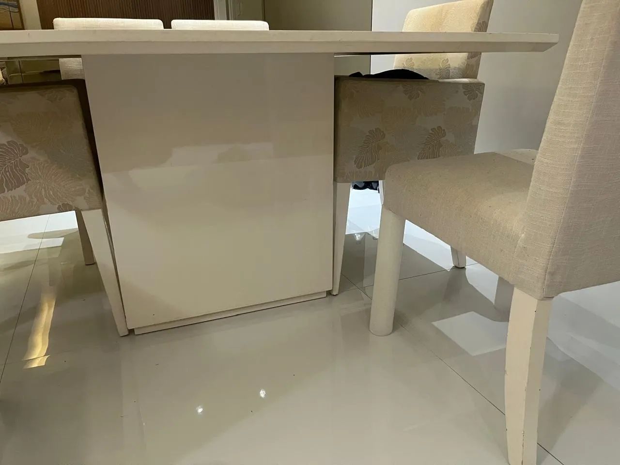 Mesa quadrada com 6 cadeiras - Foto 5