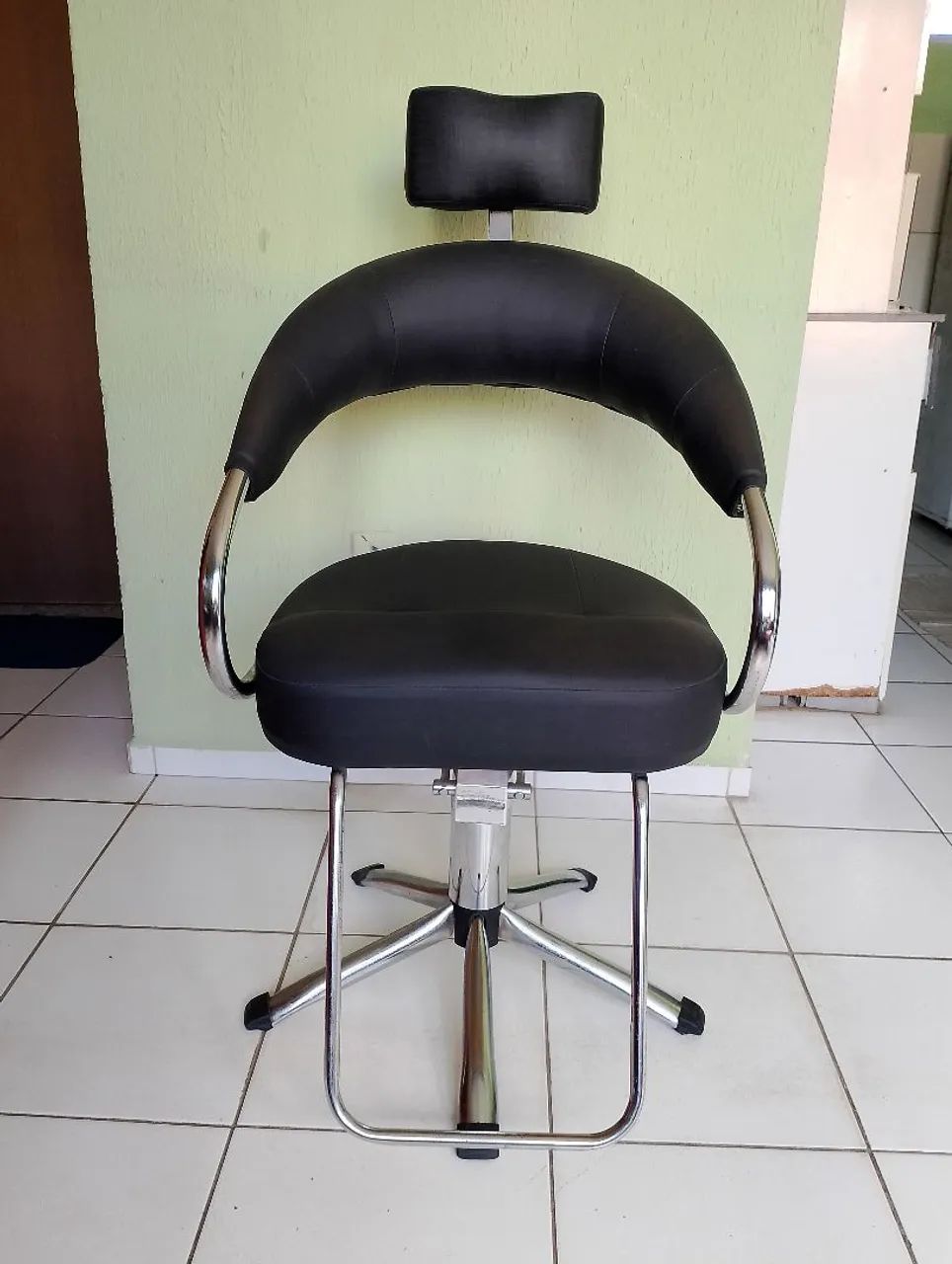 Bancada com espelho e cadeira de barbeiro hidráulica  - Foto 2