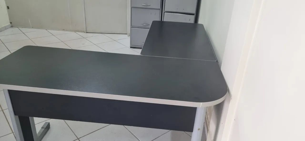 Mesa de Escritório em MDF Preta - Seminova - Foto 2