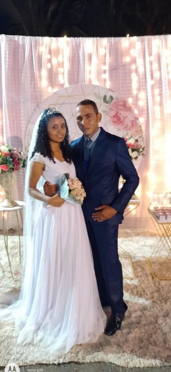  Vertido branco com véu e buquê - Foto 2
