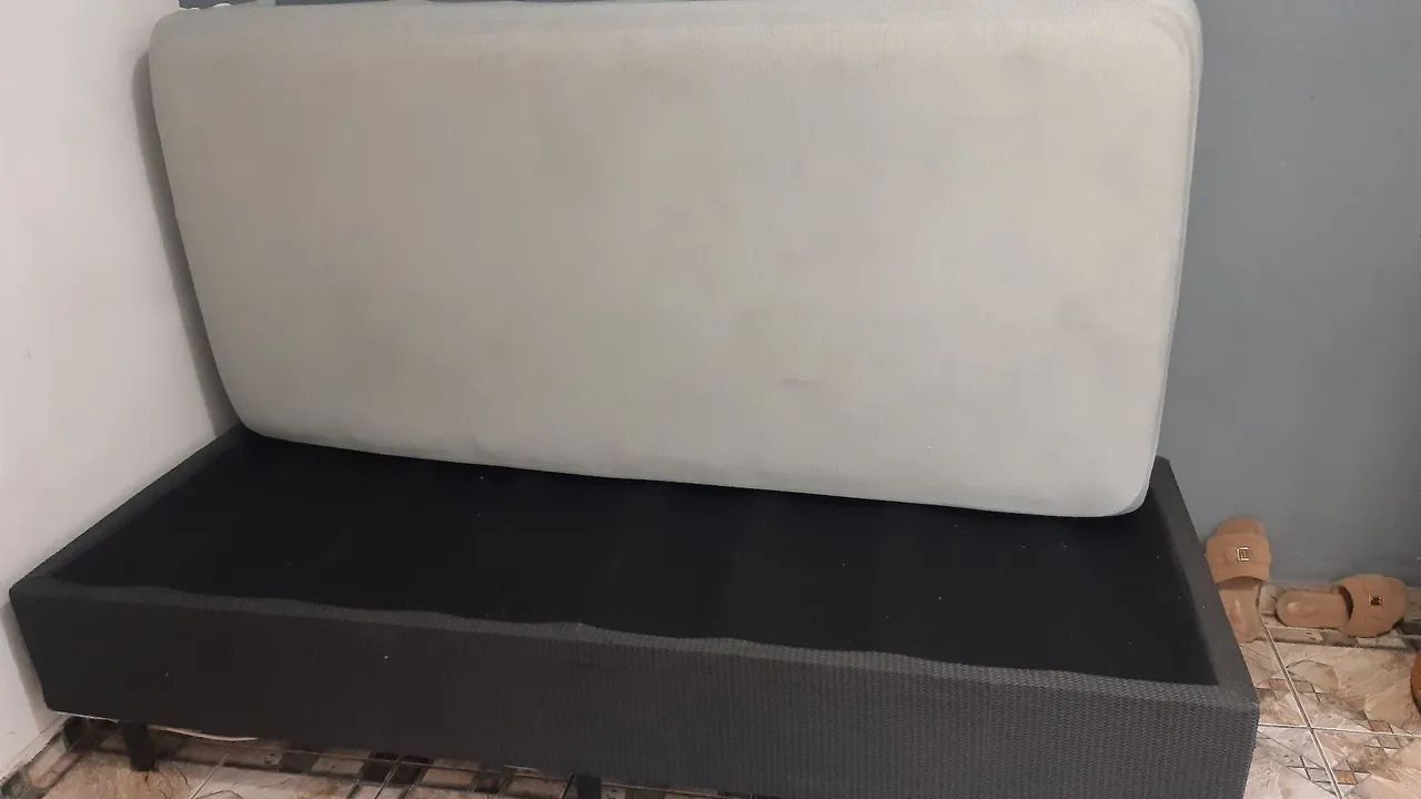 Vende-se cama de solteiro com colchão  - Foto 2