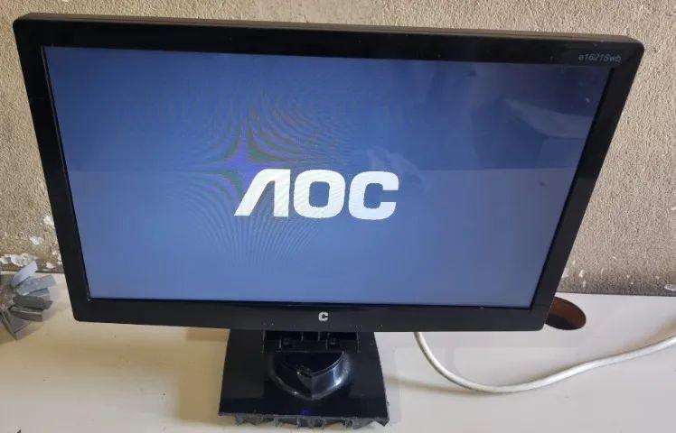01- MONITOR LED AOC USADO DE 16 POLEGADAS