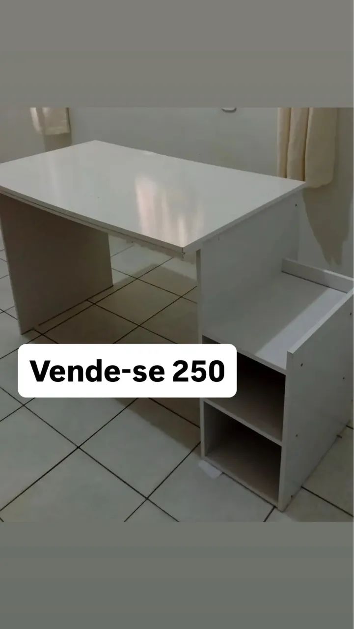 Escrivaninha seminova 