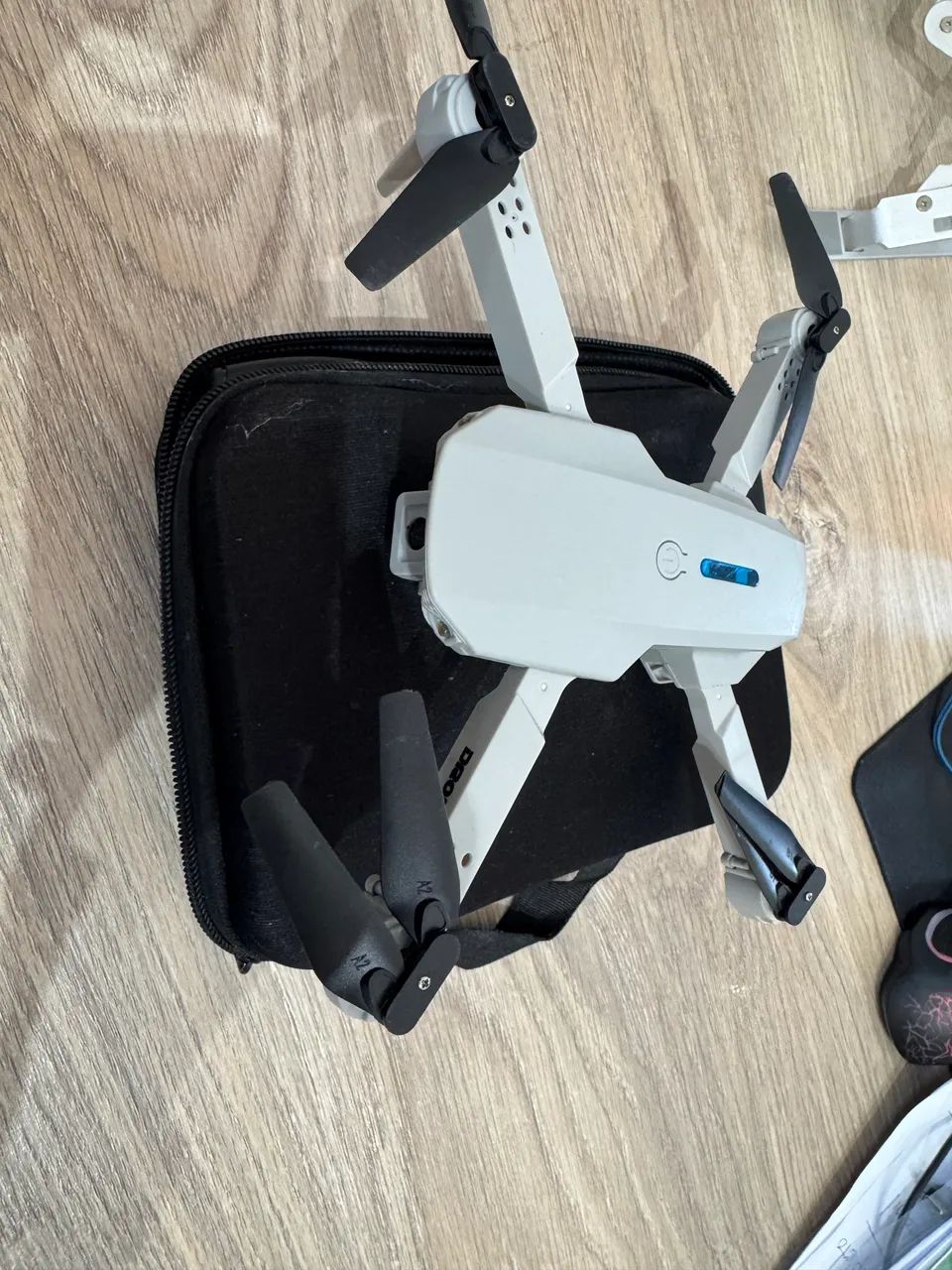 Drone E88 - 2 câmeras em perfeito estado 