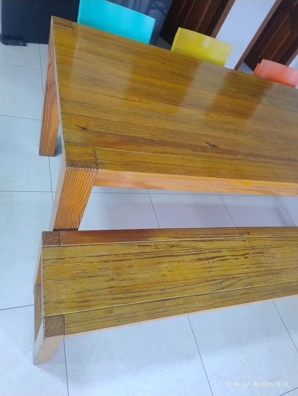 Mesa com 3 cadeiras e um banco com fino acabamento  - Foto 2