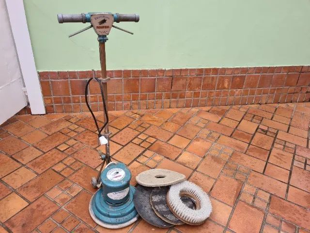 Enceradeira Romher c/ escovas
