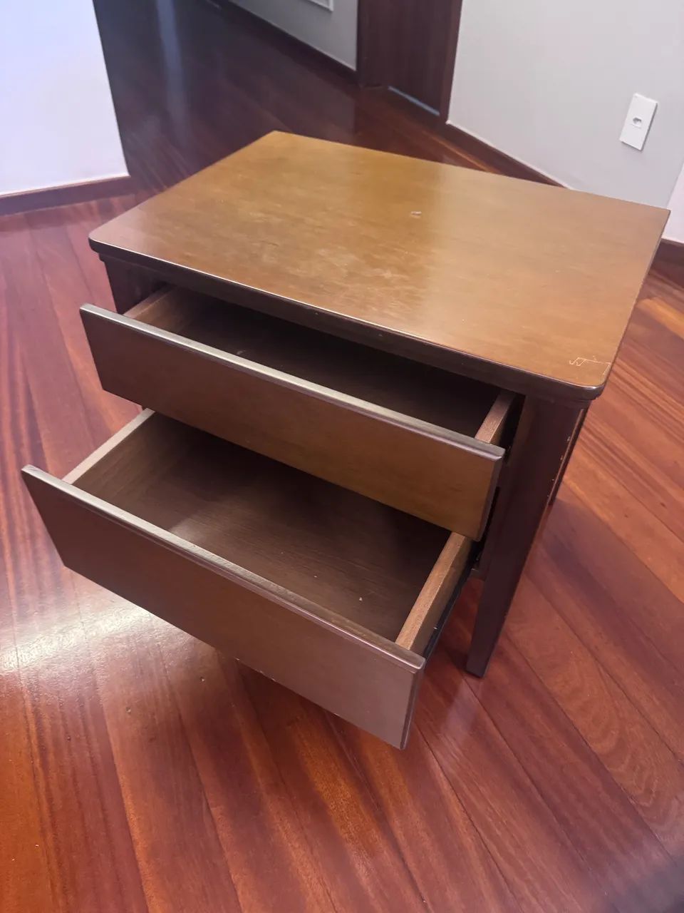 Mesa de cabeceira em madeira Tokstok 2 peças  - Foto 4
