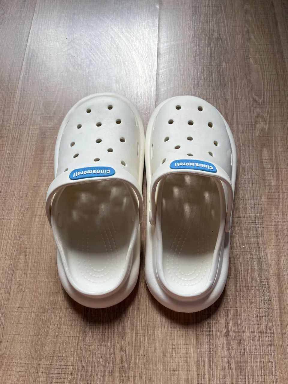 Crocs Cinnamoroll Branco - Foto 2