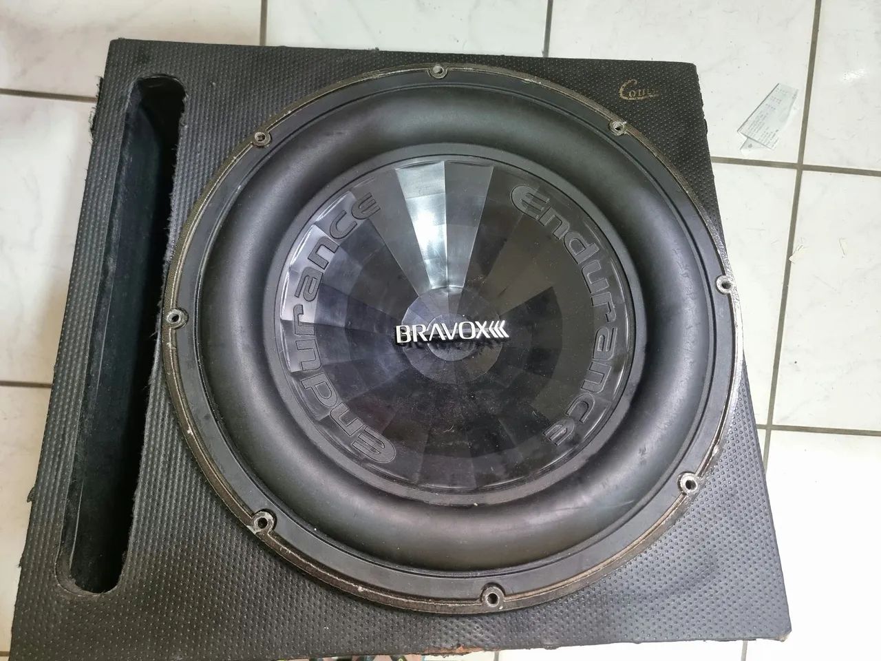 Bravox e2k 15 900wrms vai com caixa 