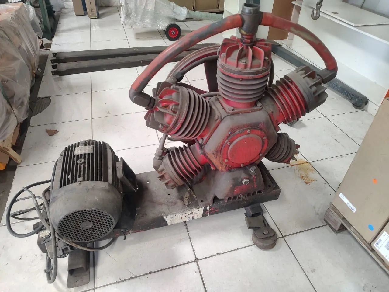 Compressor 60 pés sobre base com motor de 15 cv blindado - Foto 2