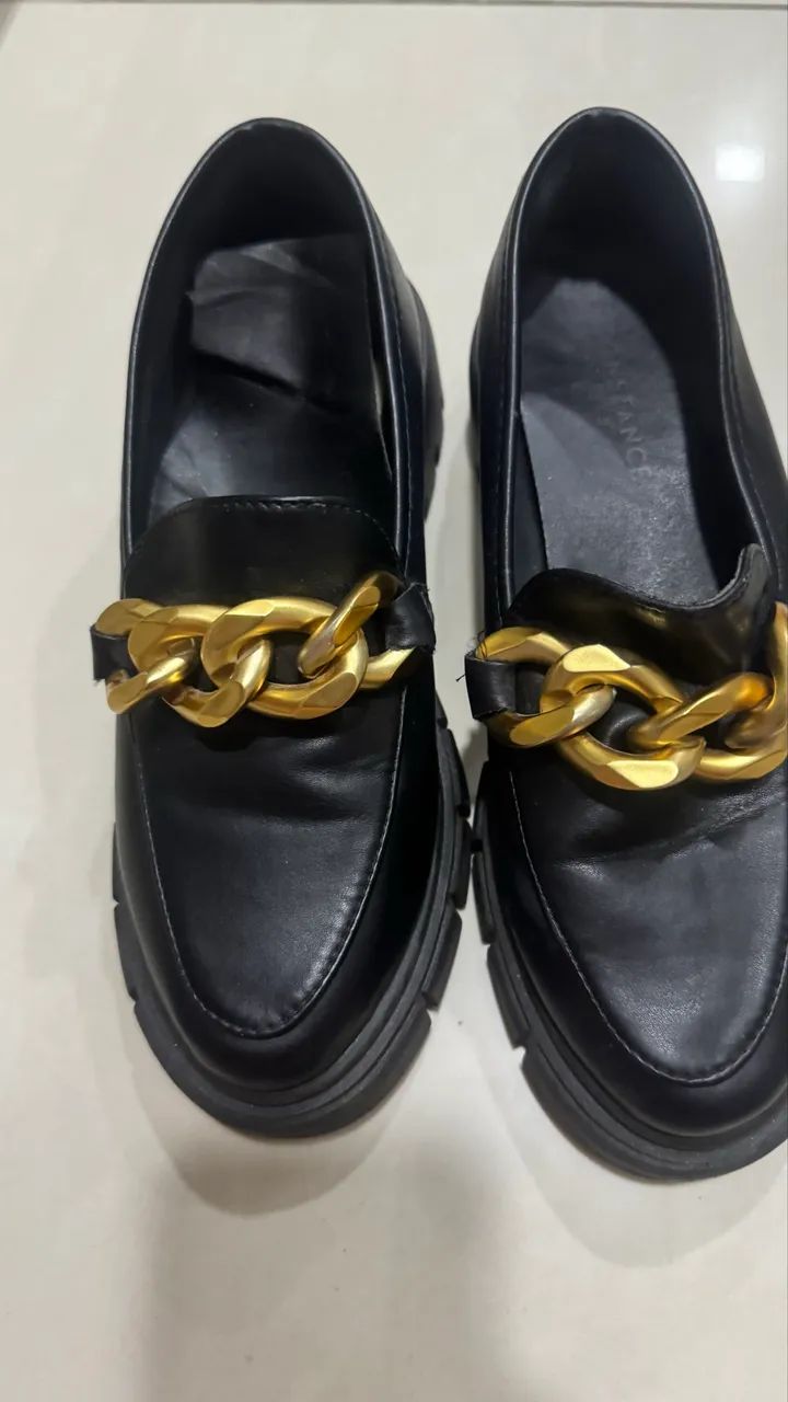 mocassim feminino PRETO COM FIVELA dourado da marca Constance - Foto 2