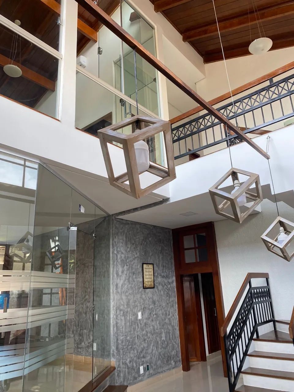 Casa de 2 pisos - ideal para empresas/atividade comercial  - Foto 3