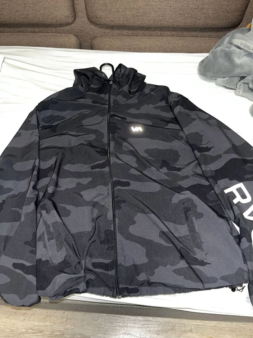 Corta vento RVCA camuflado em ótimas condições  - Foto 4