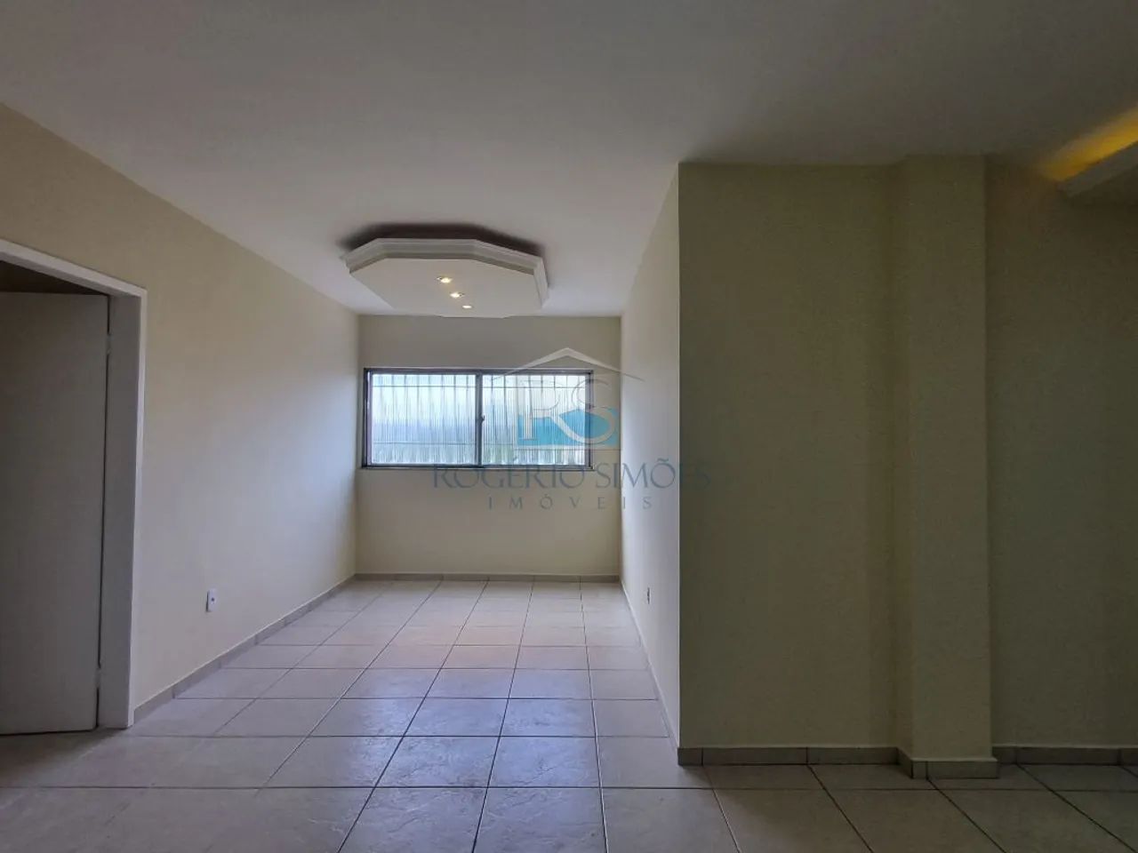 Ótimo apartamento 2 quartos - Centro de Macaé, próximo a comércio em geral - Foto 2