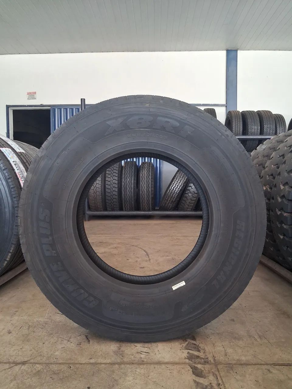 Pneus 275/80R22.5 novos - Foto 2