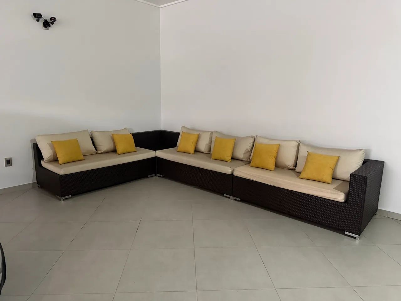 Sofá e mesa de centro de varanda ou piscina  - Foto 2