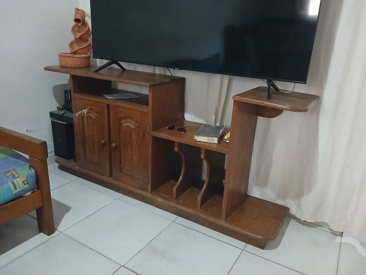Rack de madeira de angelim 