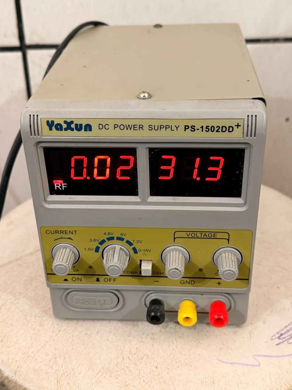 Fonte de bancada yaxun 1502dd